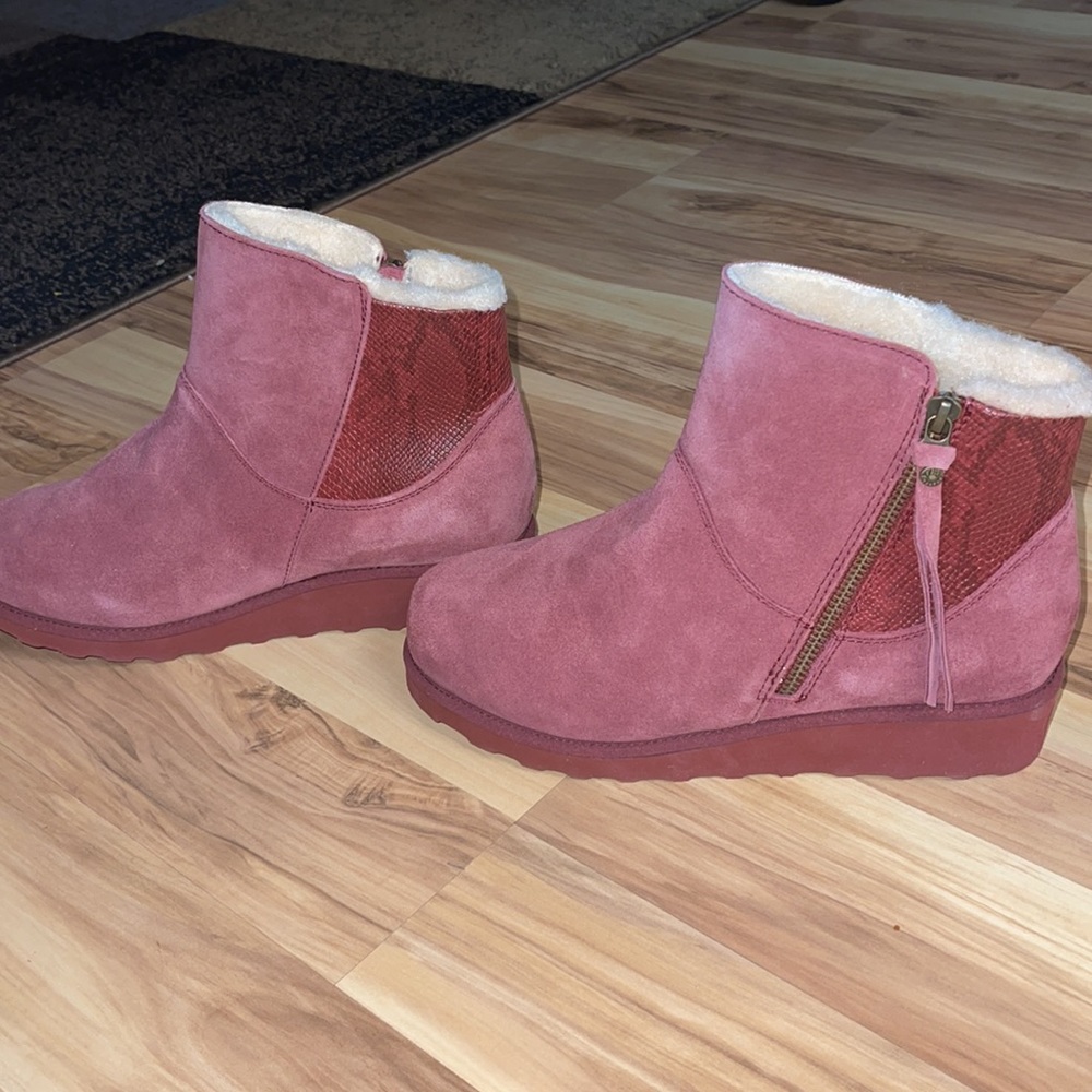 NWT BearPaw Boots, size 8